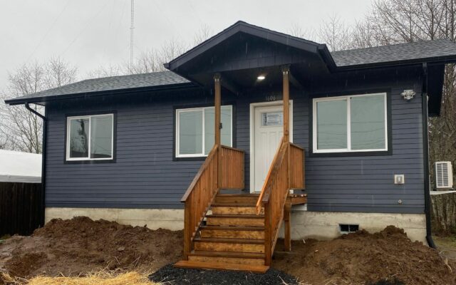 Habitat for Humanity hands over keys to first of three tiny homes
